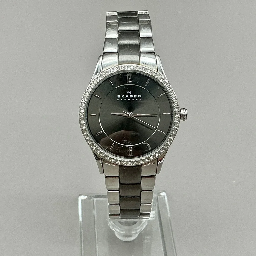 Skagen Watch Women's Silver Tone Black Dial Crystal Bezel 32mm NEW BATTERY 6.75